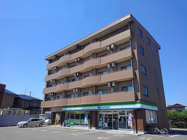 コンビニ　ファミリーマート茨島四丁目店（コンビニ）まで450m