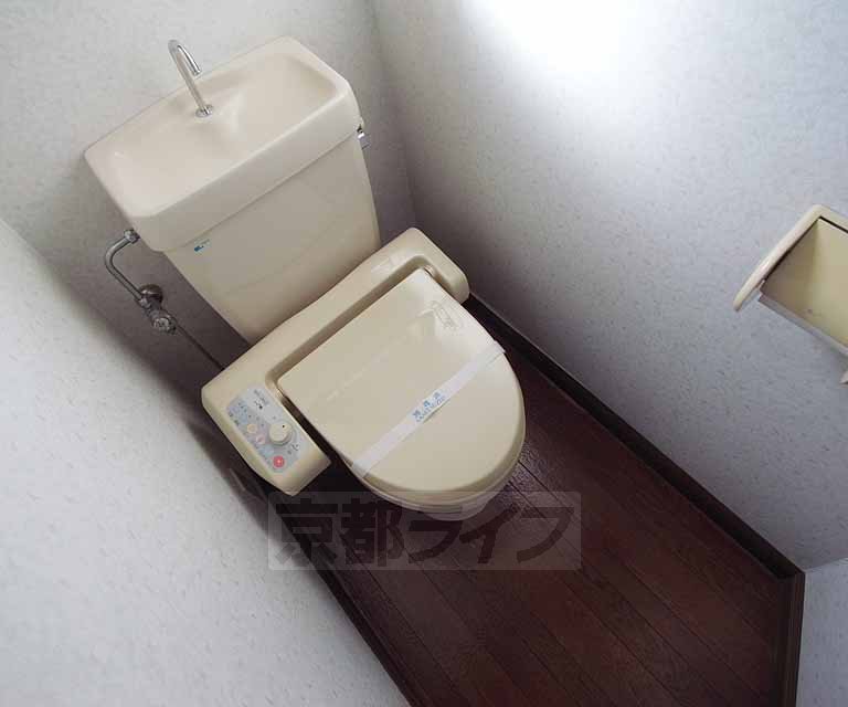 トイレ　ウォシュレット付いてます！