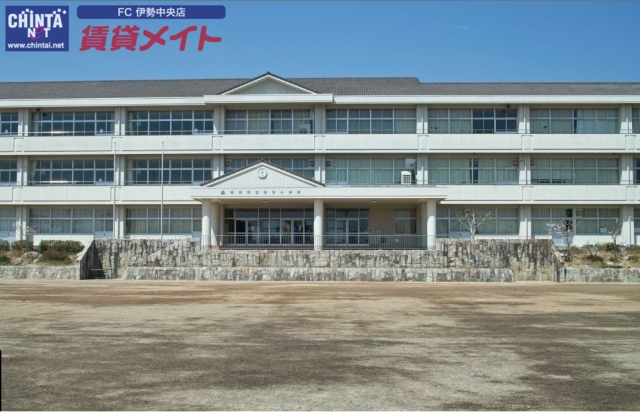 小学校　志摩市立鵜方小学校（小学校）まで1400m