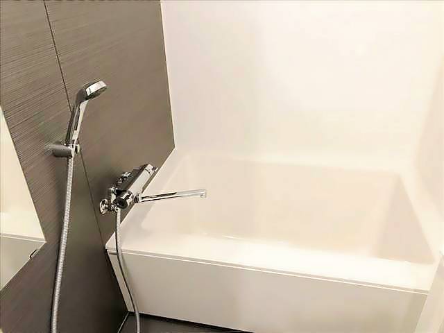 バス・シャワールーム　浴室乾燥機付きのバスルームです。