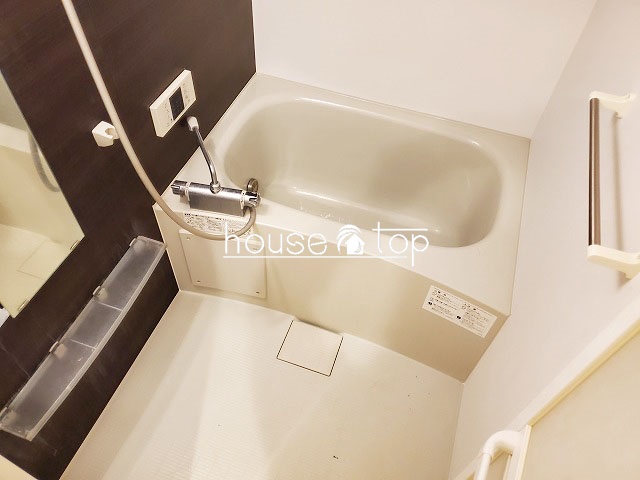 バス・シャワールーム　追い焚き給湯式バス！浴室換気乾燥機完備