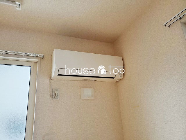 その他設備　リビングにエアコン完備
