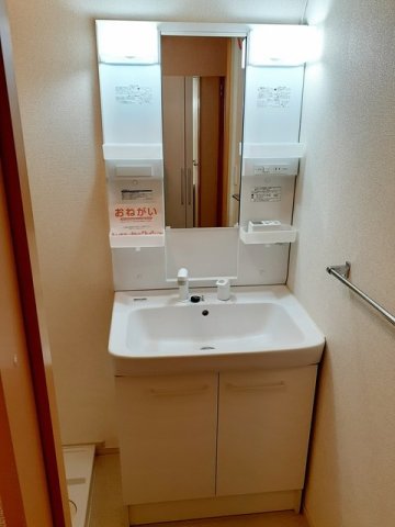 洗面設備　コンパクトで使いやすい洗面所