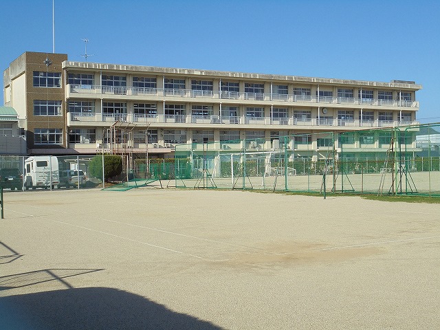 中学校　城東中学校（中学校）まで507m