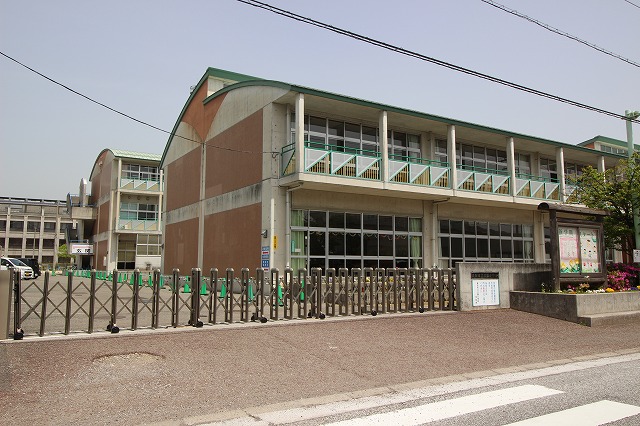 小学校　江陽小学校（小学校）まで748m