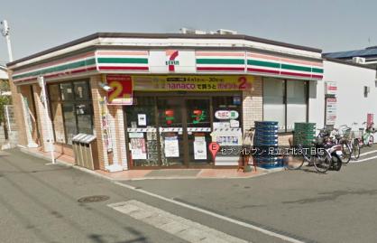コンビニ　セブンイレブン 足立江北3丁目店（コンビニ）まで152m
