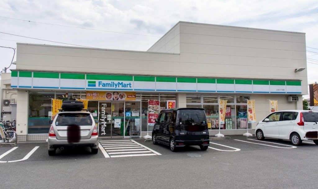 コンビニ　ファミリーマート 江北三丁目店（コンビニ）まで348m