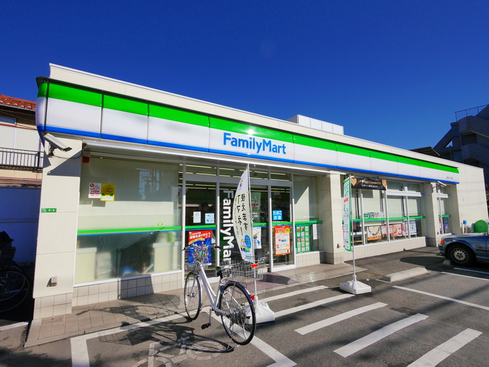 コンビニ　ファミリーマート（コンビニ）まで100m