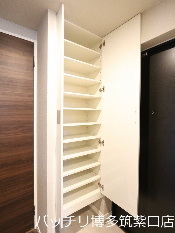 玄関　※同型タイプの為、現状を優先いたします