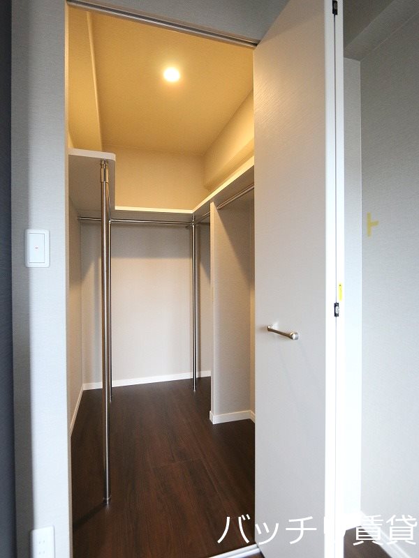 収納　同型タイプの為現状優先