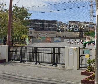 小学校　横浜市立神大寺小学校（小学校）まで70m