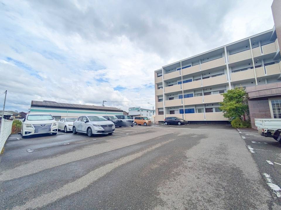 駐車場　駐車場