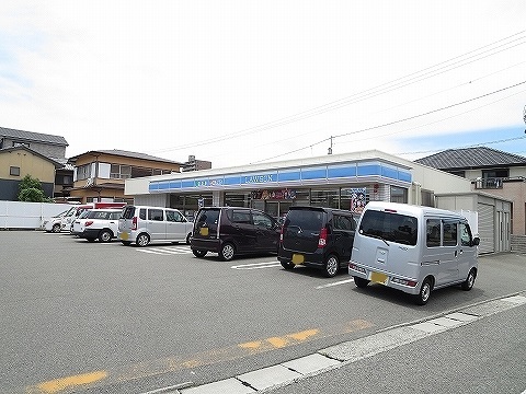 コンビニ　ローソン中前川店（コンビニ）まで450m