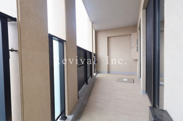 バルコニー　広々したバルコニーでございます