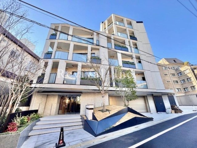 建物外観　お洒落な低層系高級物件です