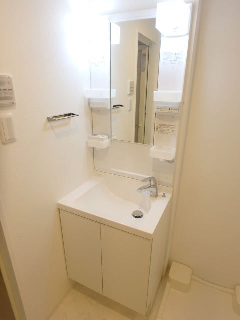 洗面設備　テレビモニター付きインターホン