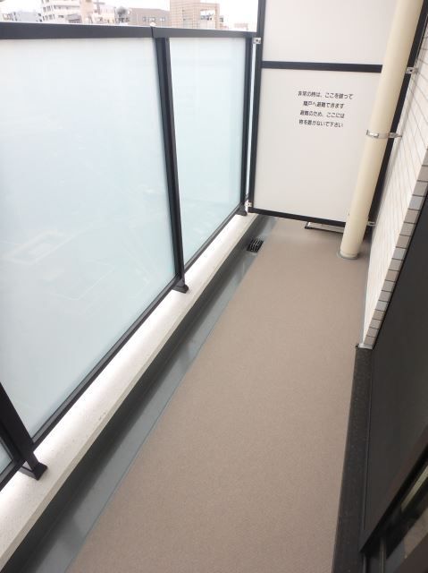 バルコニー　宅配ボックス・メールボックス