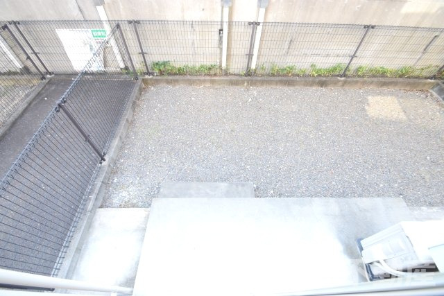 バルコニー　暖かな日差しのふりそそぐバルコニー