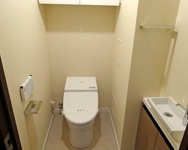 トイレ　※別部屋の参考写真です。