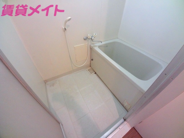 バス・シャワールーム　別部屋反転写真です