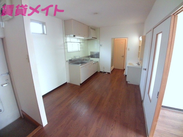 居室・リビング　別部屋反転写真です