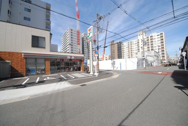 コンビニ　セブンイレブン 大阪中央３丁目店（コンビニ）まで883m