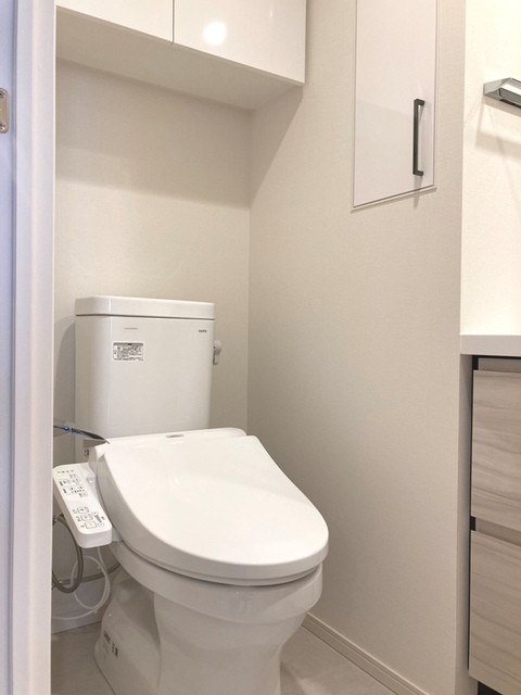 トイレ　※写真は同タイプ住戸です。