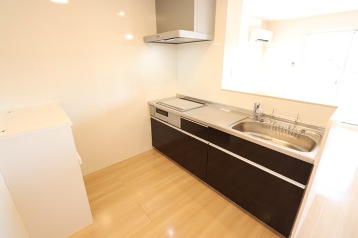 キッチン　コンパクトなキッチンで掃除もラクラク