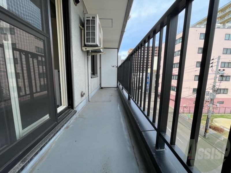 バルコニー　広々としたバルコニーです。有効活用できますね。