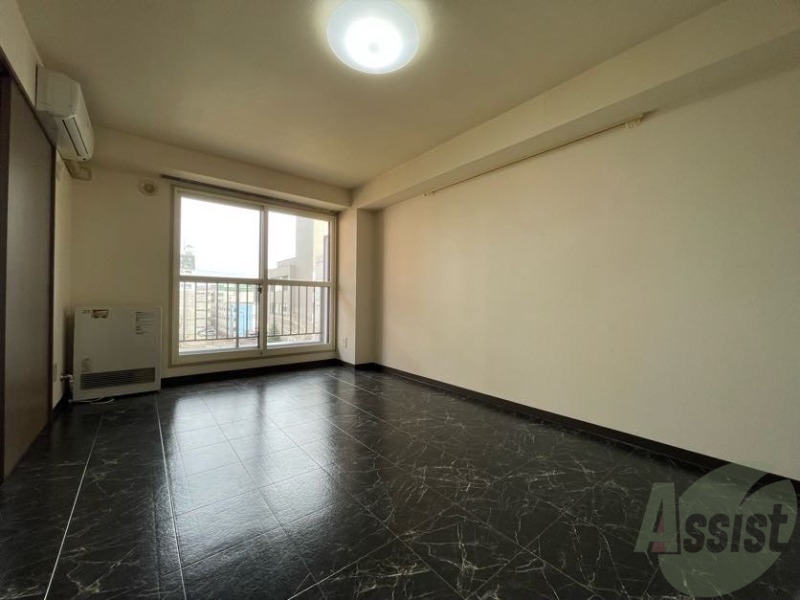 居室・リビング　９．５帖のお部屋です。広々していてゆったり出来そうですね。