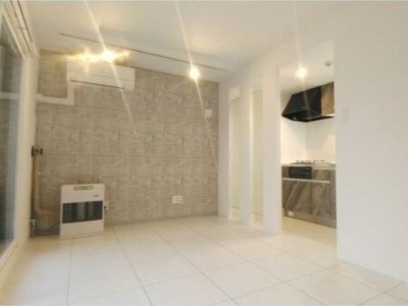 居室・リビング　退去予定につき同タイプ別号室の画像です。