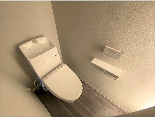 トイレ　嬉しいウォシュレット付きのトイレ！便座温かいですよ♪