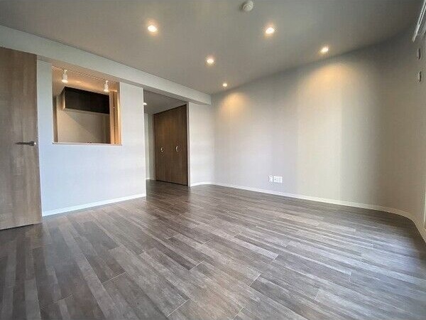 居室・リビング　明るいリビングで気持ちも明るくなりますね♪