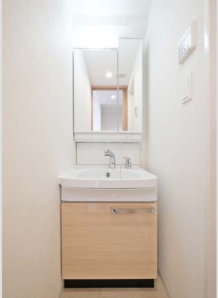 洗面設備　同シリーズの内装写真となります