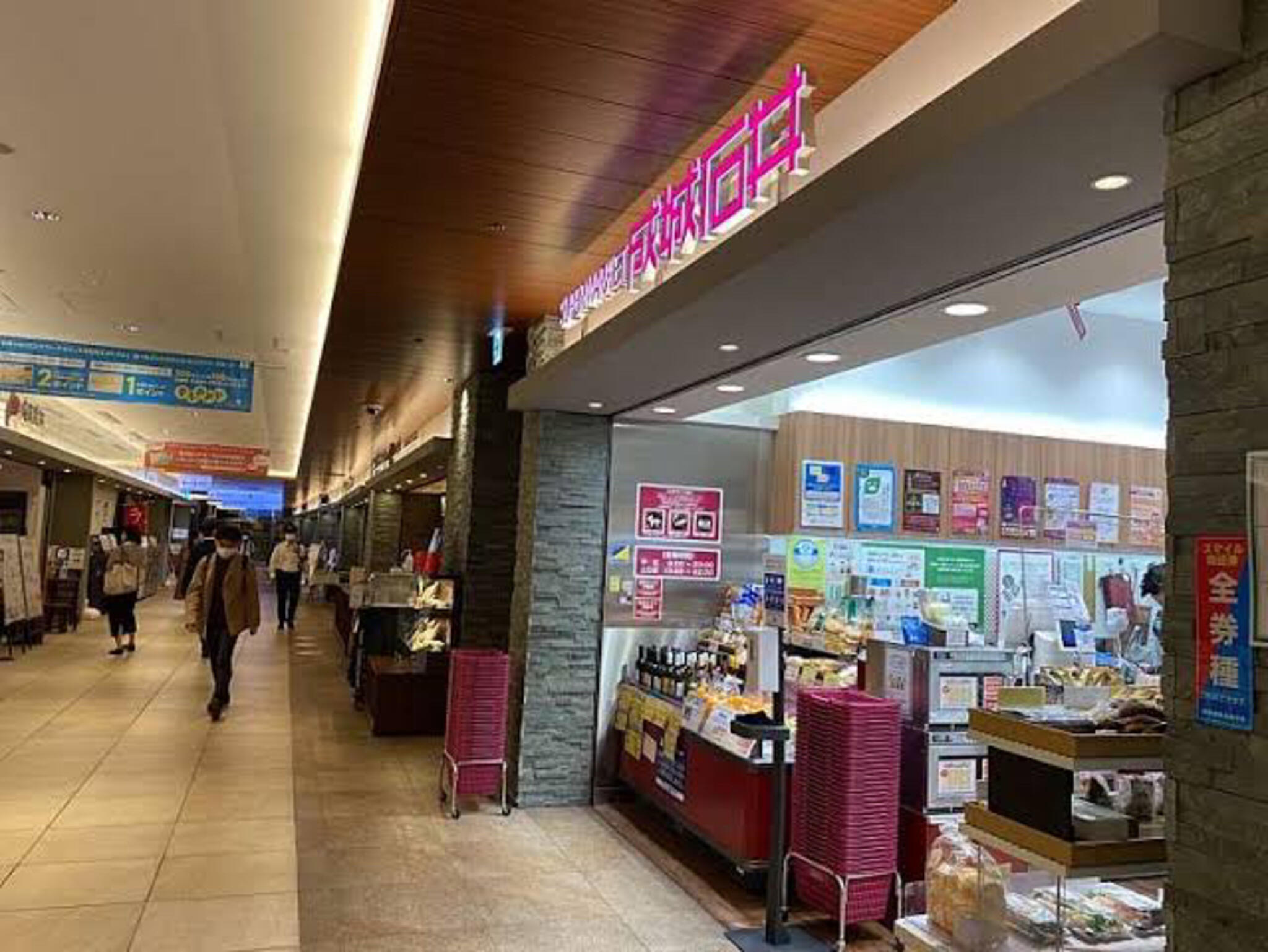 スーパー　成城石井赤坂Bizタワー店（スーパー）まで725m