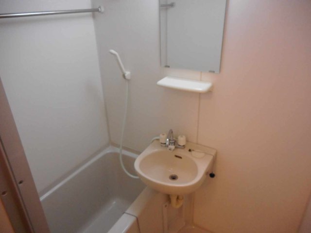 バス・シャワールーム　仕様、設備は現況と異なる場合があります。