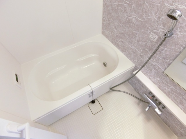 バス・シャワールーム　追い焚き浴室乾燥機付き