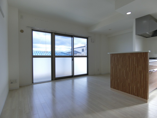 居室・リビング　カウンターキッチンのリビング