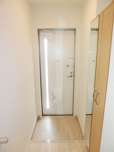 玄関　玄関にはシューズボックスがあります