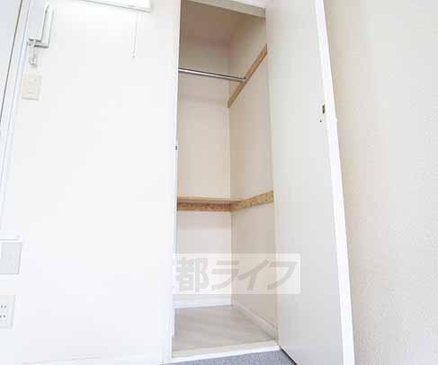 収納　縦に細長い収納・