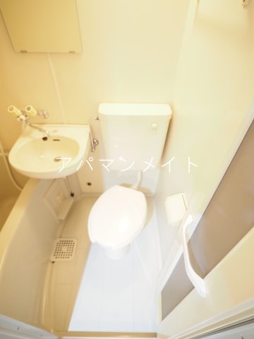 トイレ　シンプルなデザインのトイレです