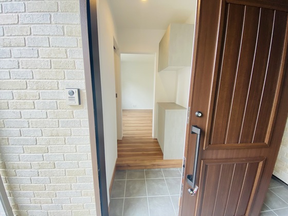 玄関　※別部屋の写真です