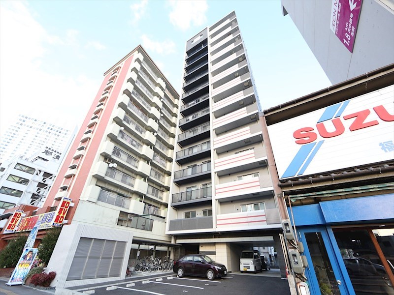 建物外観　外観　防犯カメラ　オートロック　宅配ＢＯＸ　外壁タイル張り