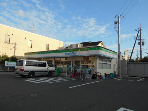 コンビニ　ファミリーマート堺草尾店（コンビニ）まで137m