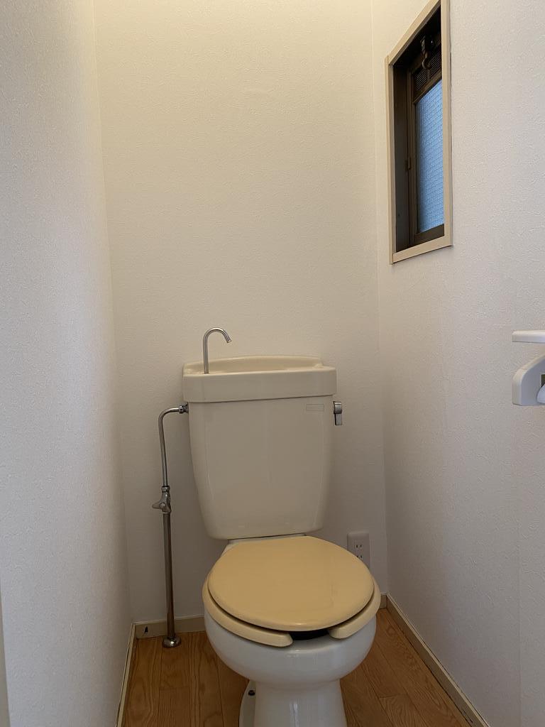 ＪＲ宇都宮線 蓮田駅 徒歩15分 2階建 築42年のトイレ写真