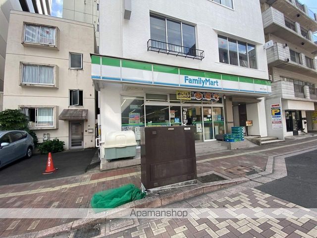 コンビニ　ファミリーマート本町二丁目店（コンビニ）まで44m