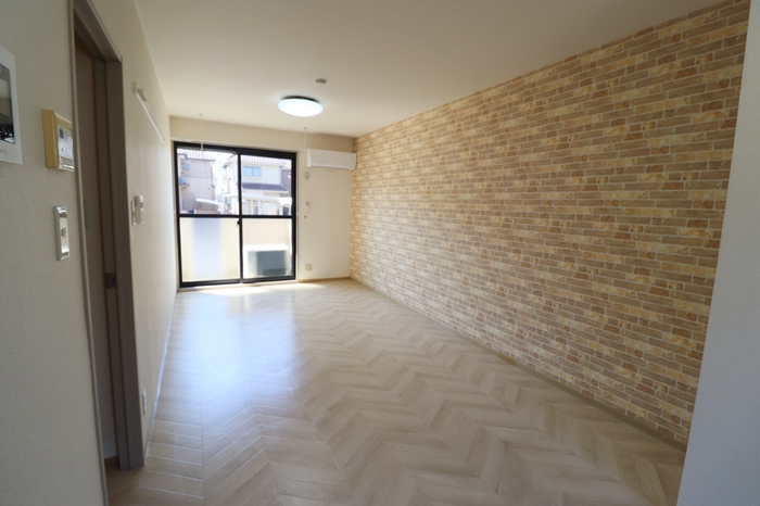 居室・リビング　リビング全景（エアコン付、デザインクロス仕様）