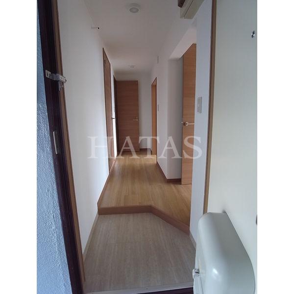 玄関　同物件別部屋です