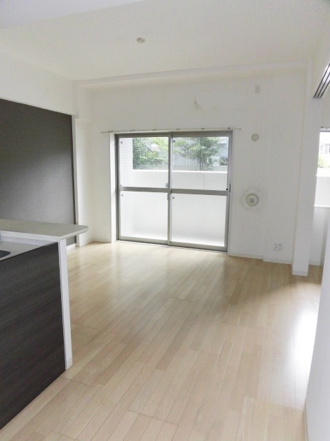 居室・リビング　写真は別号室のものです