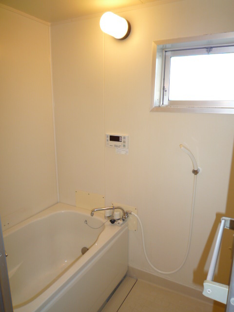 バス・シャワールーム　浴室に窓あり